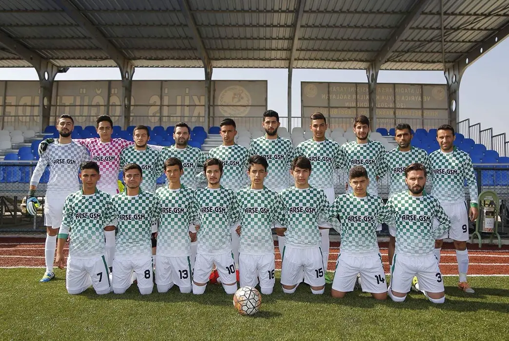 Levante Sport formaları giyen futbol takımı